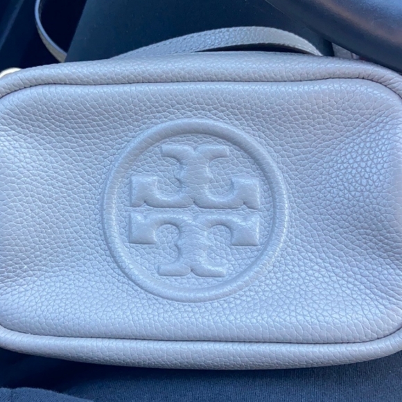 AUTHENTIC Tory Burch Women's Grey Perry Bombe Mini camera Bag - Picture 6 of 6